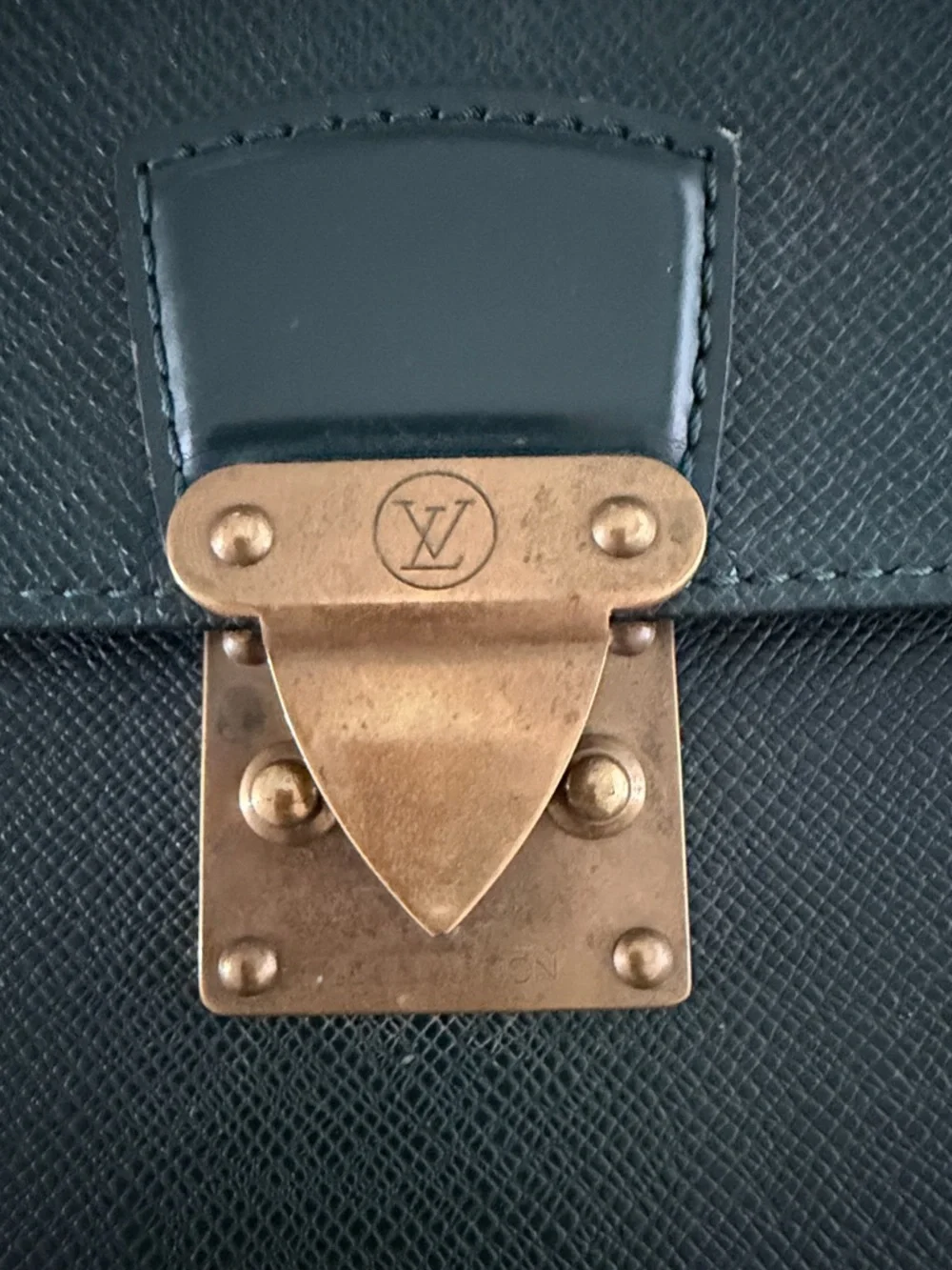 Louis Vuitton - Picture 2 of 8